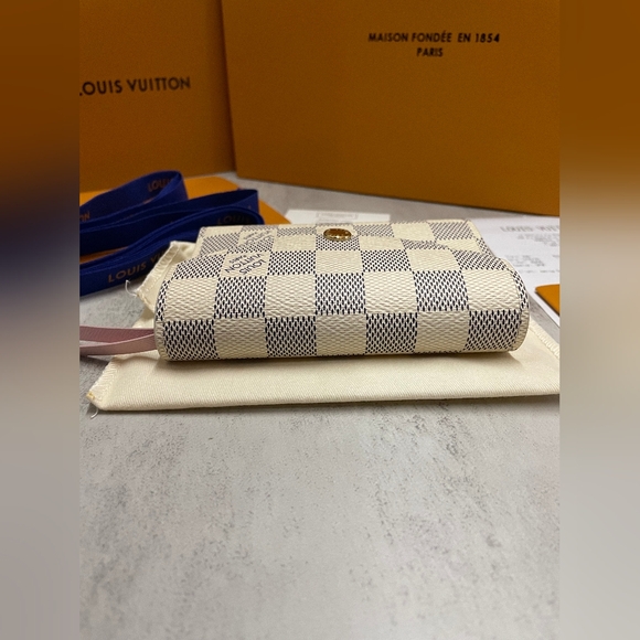 Louis Vuitton Victorine Wallet - Picture 9 of 14